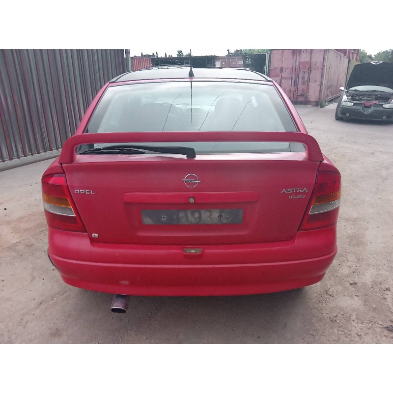 opel astra g berlina del año 2000