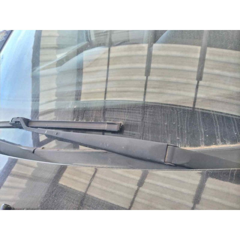 Recambio de brazo limpia delantero izquierdo para kia carnival 2.9 crdi vgt active referencia OEM IAM   