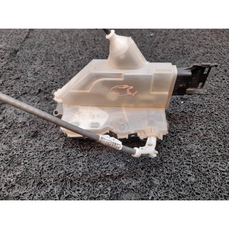 Recambio de cerradura puerta delantera derecha para peugeot 3008 allure referencia OEM IAM A048069 104234 1498M2157I8 2