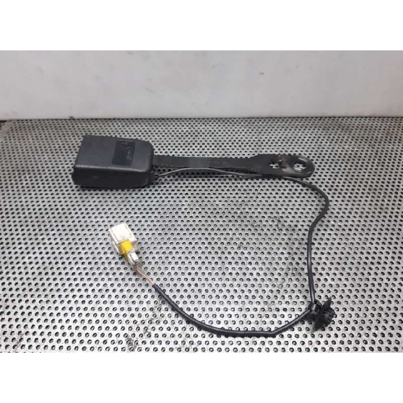 Recambio de enganche cinturon delantero derecho para citroën c4 berlina collection referencia OEM IAM   