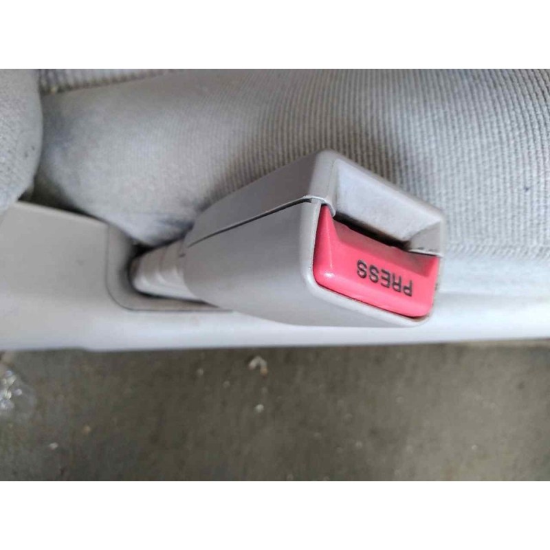 Recambio de enganche cinturon delantero izquierdo para kia carnival 2.9 crdi vgt active referencia OEM IAM   