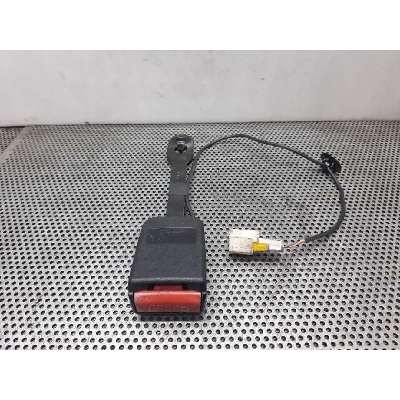 Recambio de enganche cinturon delantero derecho para citroën c4 berlina collection referencia OEM IAM - Gris 4