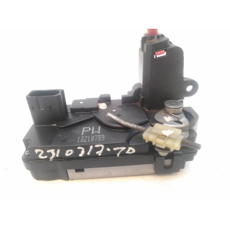 Recambio de cerradura puerta trasera derecha para opel zafira b enjoy referencia OEM IAM 13210739  