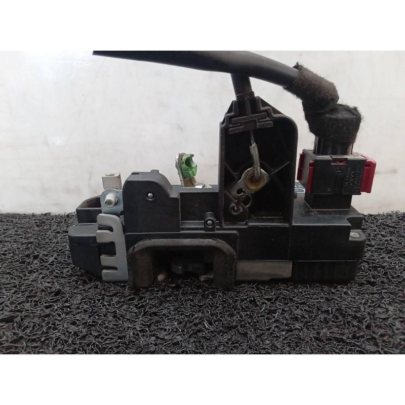 Recambio de cerradura puerta trasera derecha para opel meriva enjoy referencia OEM IAM 13154794  