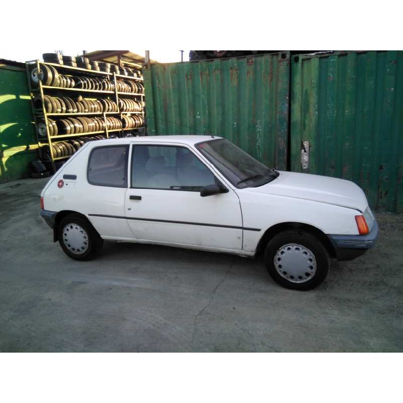 peugeot 205 berlina del año 1988