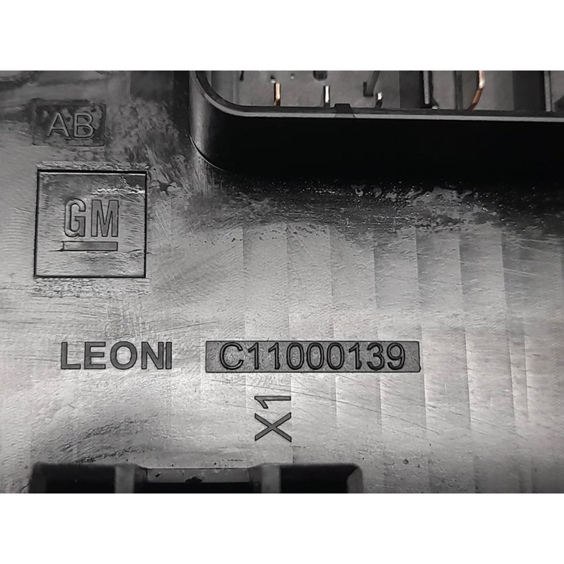 Recambio de caja reles / fusibles para opel astra j sports tourer enjoy referencia OEM IAM C11000139 - Blanco 2