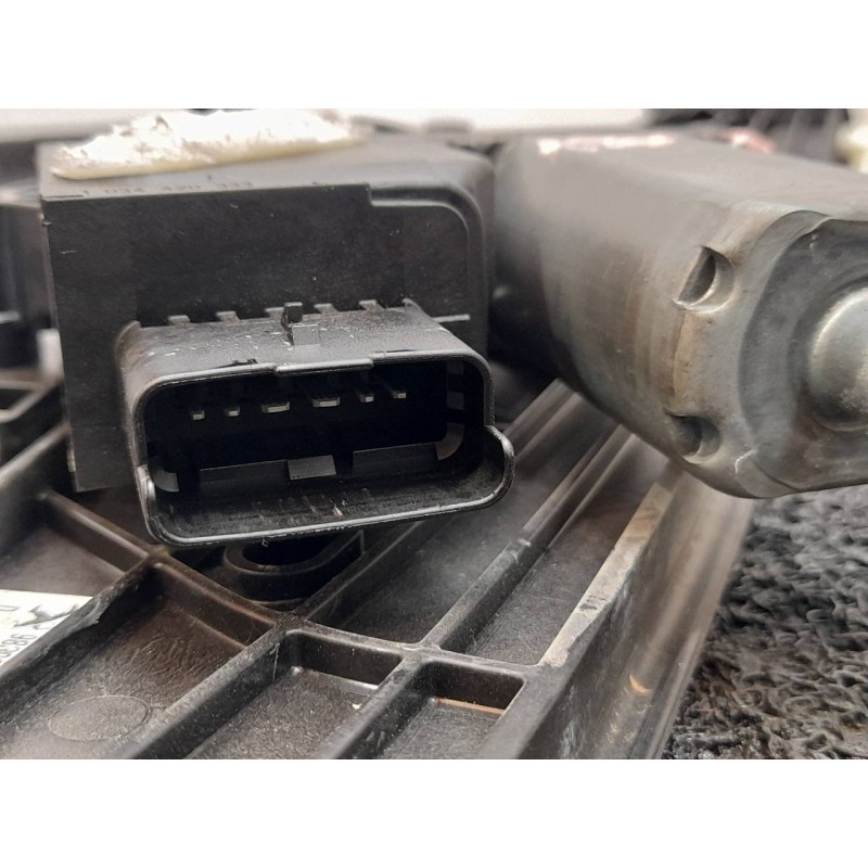Recambio de elevalunas trasero derecho para peugeot 3008 allure referencia OEM IAM 9829482480 9830388880 156120861 4