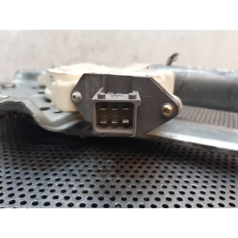 Recambio de elevalunas trasero derecho para toyota avensis wagon (t25) 2.0 d-4d executive referencia OEM IAM 1020605221365 - Negro 4