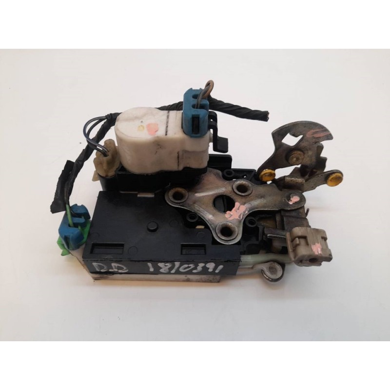 Recambio de cerradura puerta delantera derecha para chevrolet tahoe 5.3 lt premium referencia OEM IAM 16639868  
