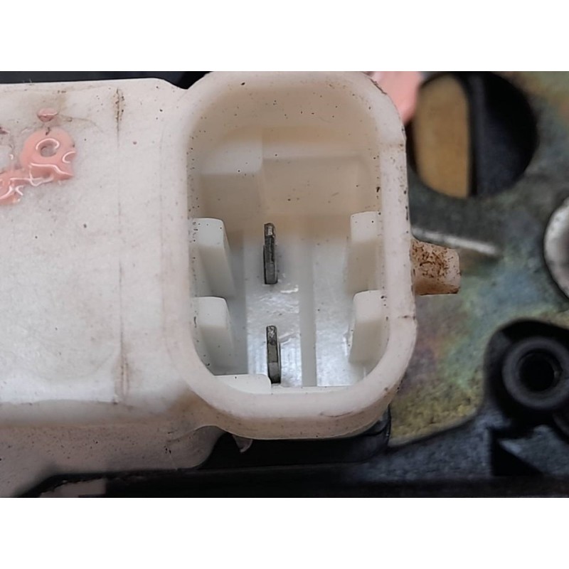 Recambio de cerradura puerta trasera izquierda para chevrolet tahoe 5.3 lt premium referencia OEM IAM 16639869 5
