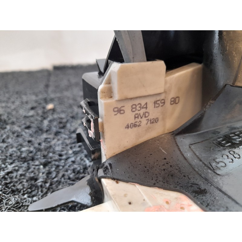 Recambio de cerradura puerta delantera derecha para citroën c4 berlina collection referencia OEM IAM 9683415980 2