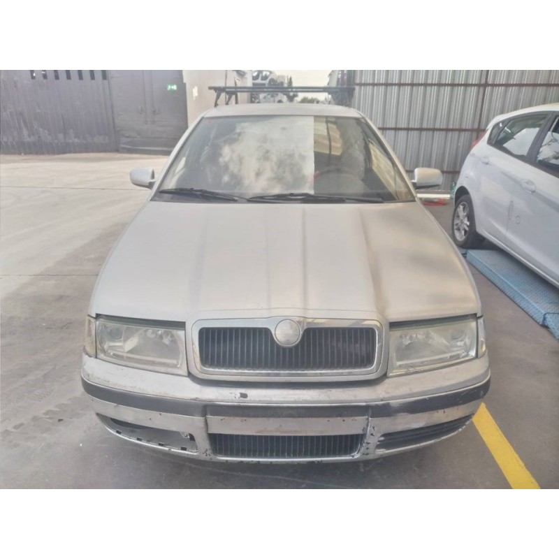 skoda octavia berlina (1u2) del año 2002