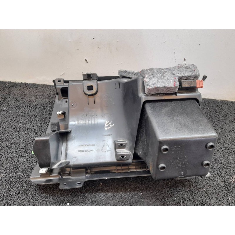 Recambio de guantera para peugeot 3008 allure referencia OEM IAM 1032300218483 3