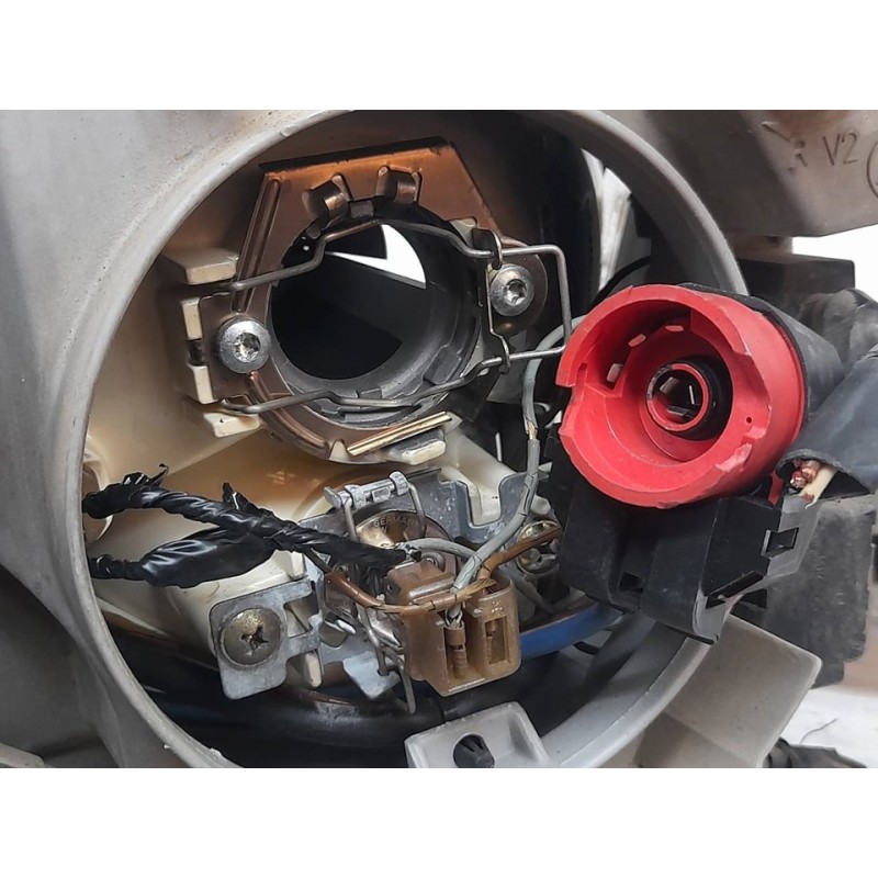 Recambio de faro derecho para mercedes-benz clase c (w202) berlina 220 cdi (202.133) referencia OEM IAM 0301082272  BOSCH 2