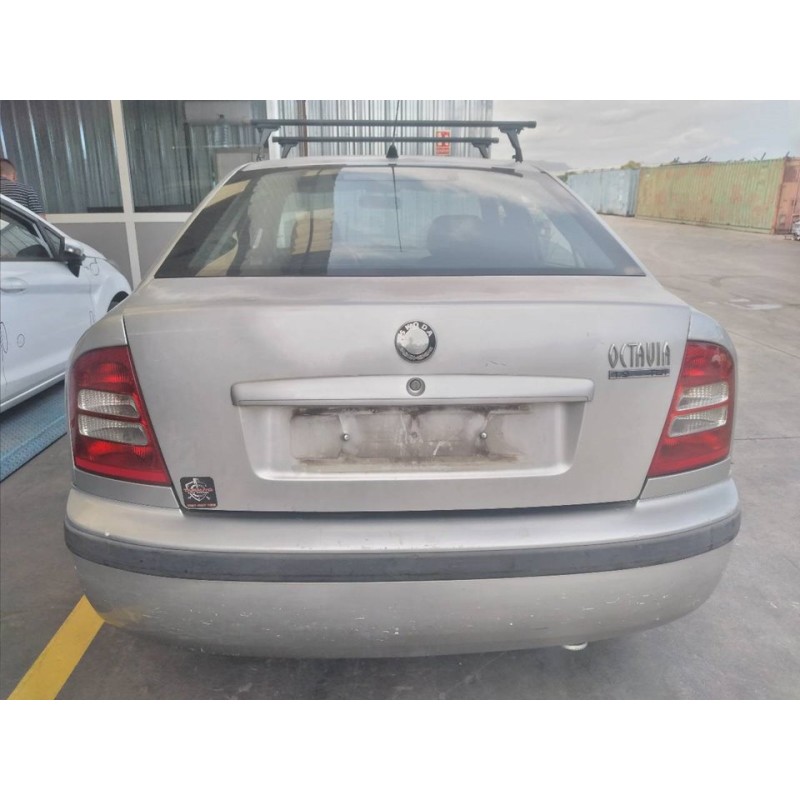 skoda octavia berlina (1u2) del año 2002