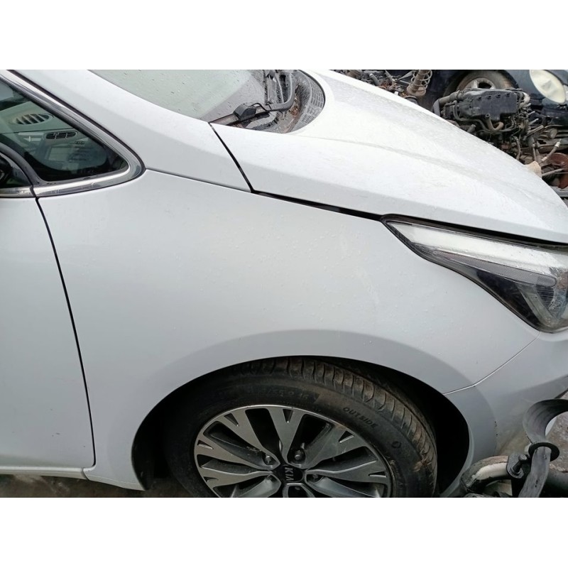 Recambio de aleta delantera derecha para kia cee´d business referencia OEM IAM   