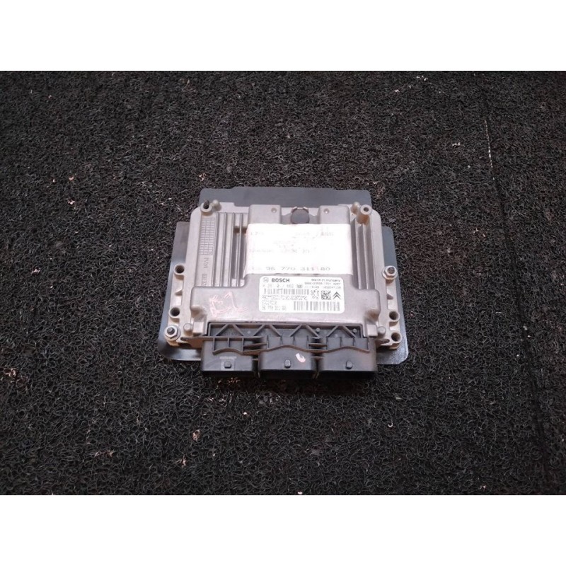 Recambio de centralita motor uce para citroën c4 lim. seduction referencia OEM IAM 9677031180 0281017862 BOSCH