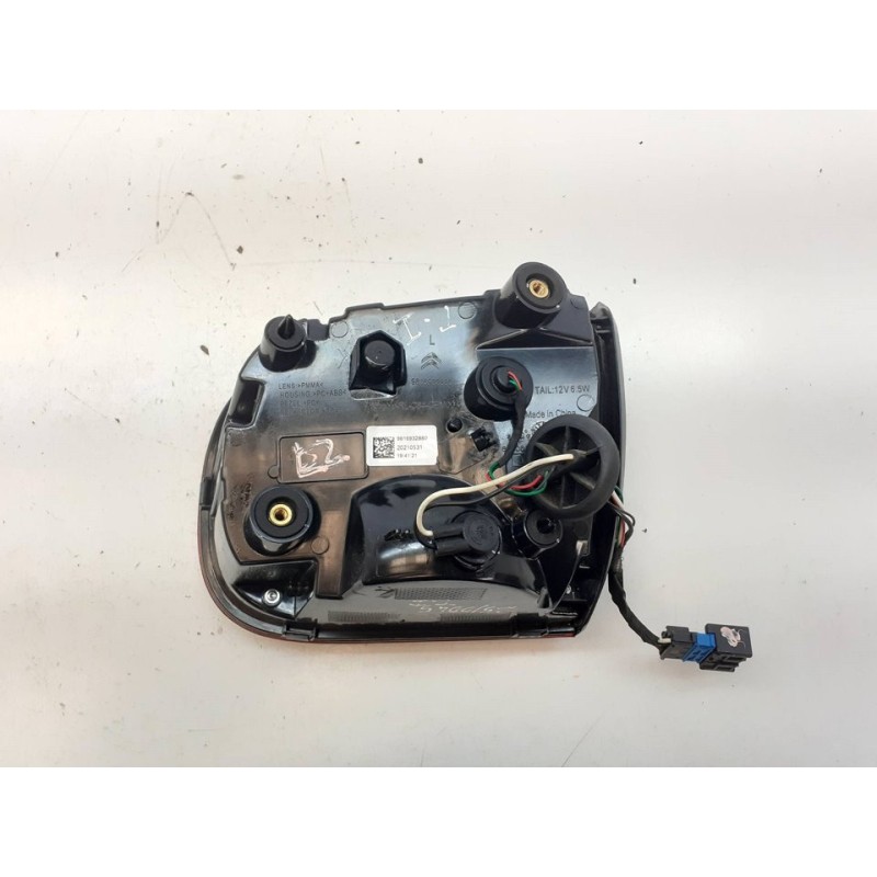 Recambio de piloto trasero izquierdo interior para citroën c5 aircross feel referencia OEM IAM 9816932880 - Blanco 3