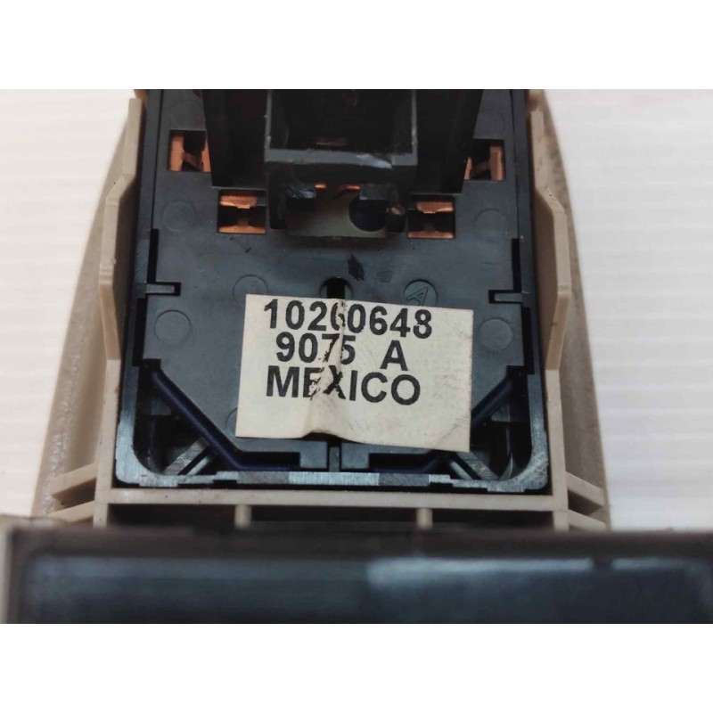 Recambio de mando elevalunas delantero izquierdo para chevrolet alero 2.4 ltr piel referencia OEM IAM 102606489075A 2