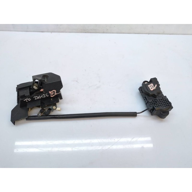 Recambio de cerradura puerta trasera izquierda para hyundai xg 3.0 v6 gls referencia OEM IAM   