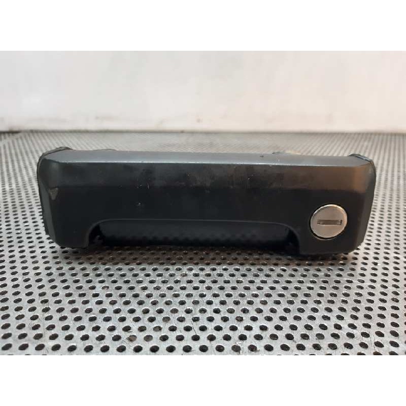Recambio de maneta exterior lateral derecha para volkswagen caravelle 2.4 d referencia OEM IAM   