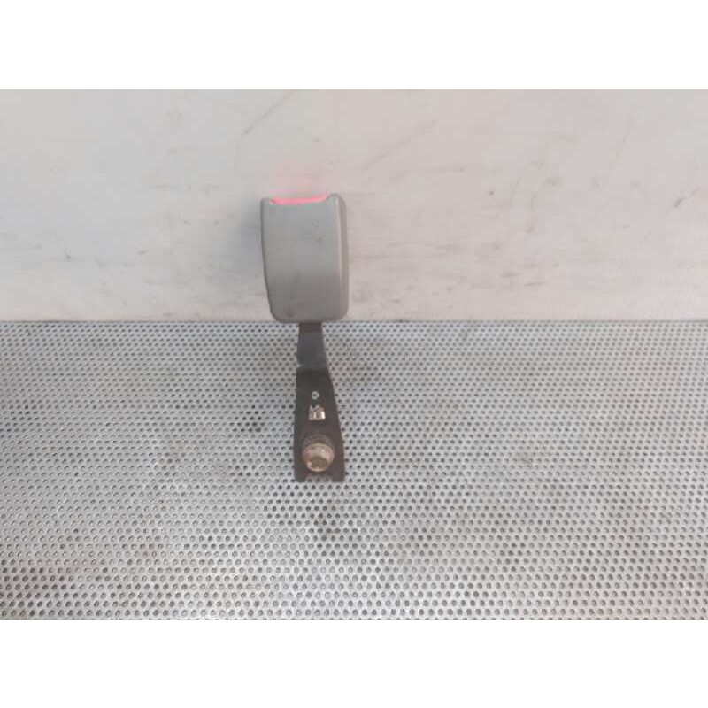Recambio de enganche cinturon delantero derecho para kia rio rs berlina (5-ptas.) referencia OEM IAM   