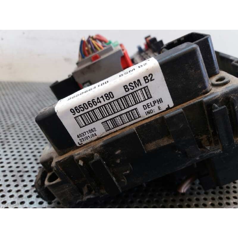 Recambio de caja reles / fusibles para peugeot 206 berlina xs referencia OEM IAM 9650664180 - Gris 2