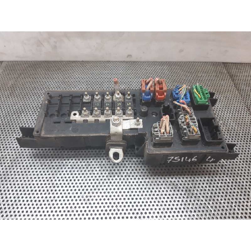 Recambio de caja reles / fusibles para volvo xc90 2.4 diesel cat referencia OEM IAM 518828108  