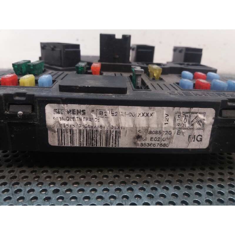 Recambio de caja reles / fusibles para peugeot 206 berlina 1.4 referencia OEM IAM 9653067680  SIEMENS - Rojo 2