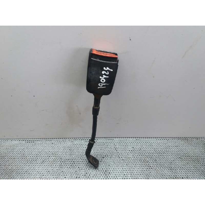 Recambio de enganche cinturon delantero derecho para renault rapid/express (f40) 1.6 d familiar (f404) referencia OEM IAM - Blanco 2