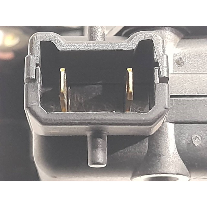 Recambio de bombin porton trasero para dacia duster ambiance 4x2 referencia OEM IAM 906062426R N05003704 VALEO 3