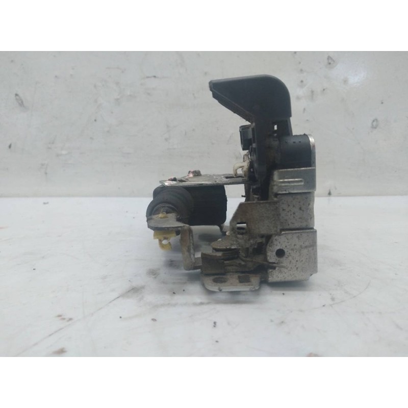 Recambio de cerradura puerta delantera derecha para dacia duster ambiance 4x2 referencia OEM IAM 3