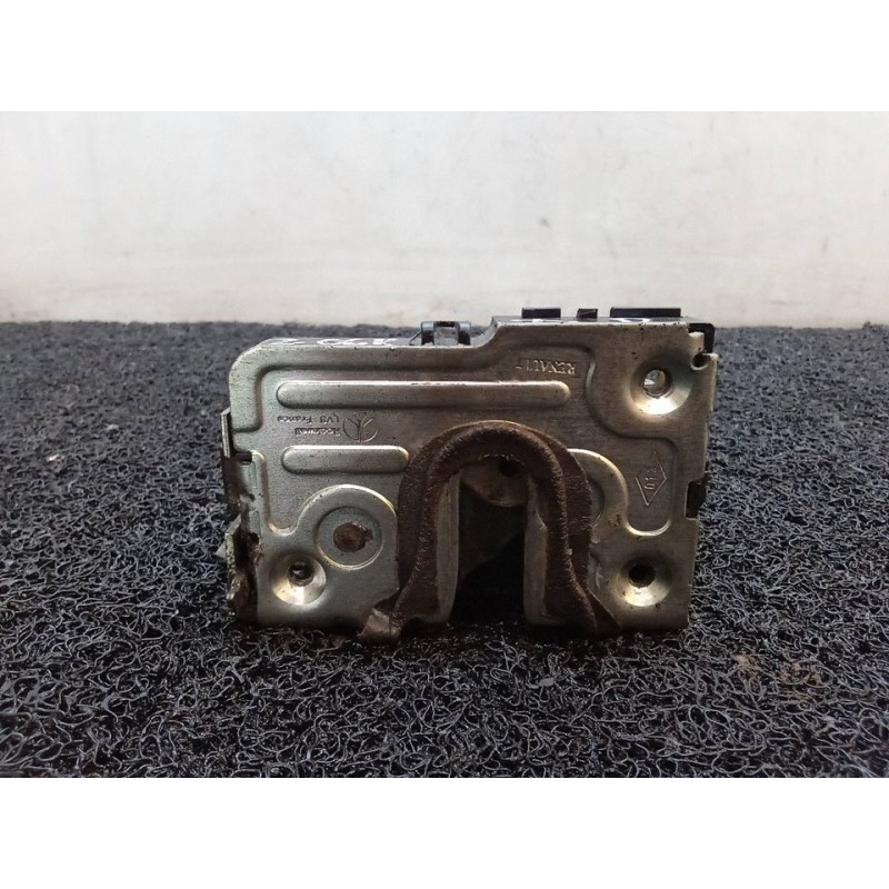 Recambio de cerradura puerta trasera derecha para dacia duster ambiance 4x2 referencia OEM IAM 825029556R 2