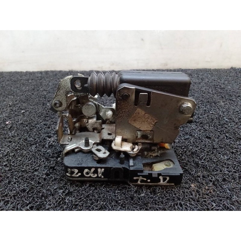 Recambio de cerradura puerta trasera derecha para dacia duster ambiance 4x2 referencia OEM IAM 825029556R 4