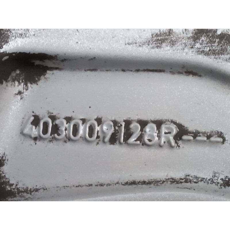 Recambio de llanta para renault megane iv grandtour limited referencia OEM IAM 403009128R - Blanco 3