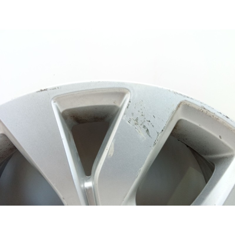 Recambio de llanta para renault megane iv grandtour limited referencia OEM IAM 403009128R - Blanco 3
