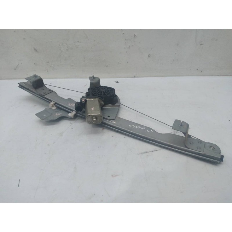 Recambio de elevalunas delantero derecho para dacia duster ambiance 4x2 referencia OEM IAM 3L3634G  