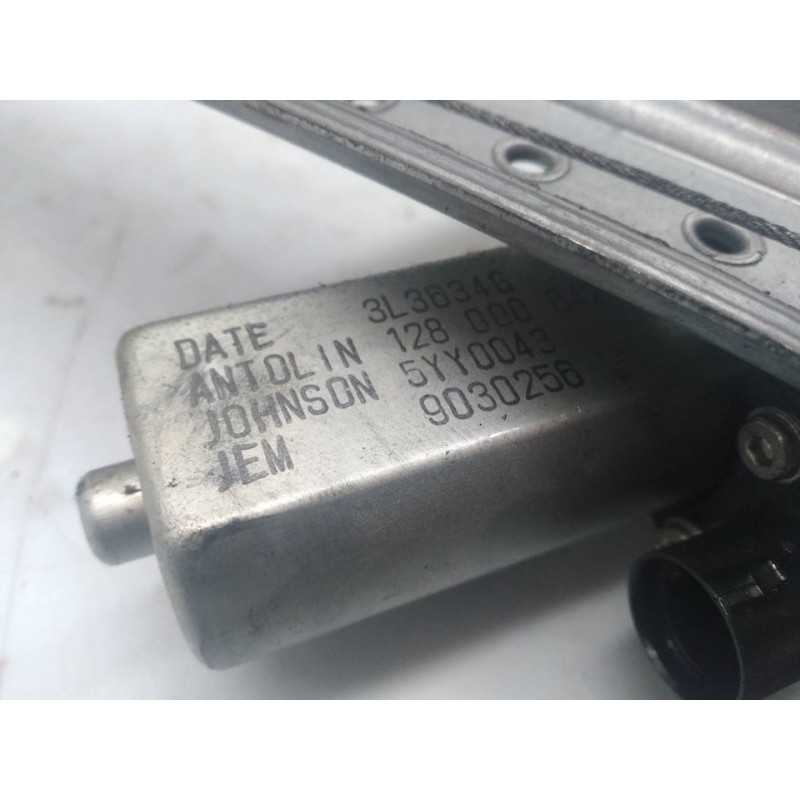 Recambio de elevalunas delantero derecho para dacia duster ambiance 4x2 referencia OEM IAM 3L3634G 3