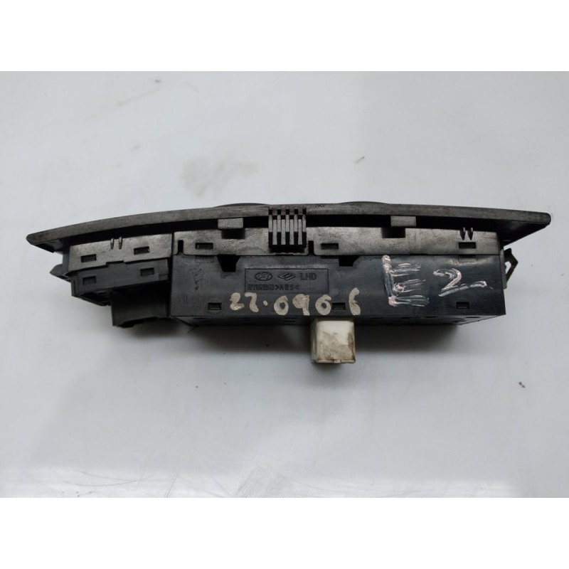 Recambio de mando elevalunas delantero izquierdo para hyundai matrix (fc) 1.5 crdi 16v gls referencia OEM IAM 2