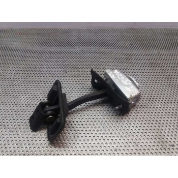 RETENEDOR PUERTA TRASERA IZQUIERDA 