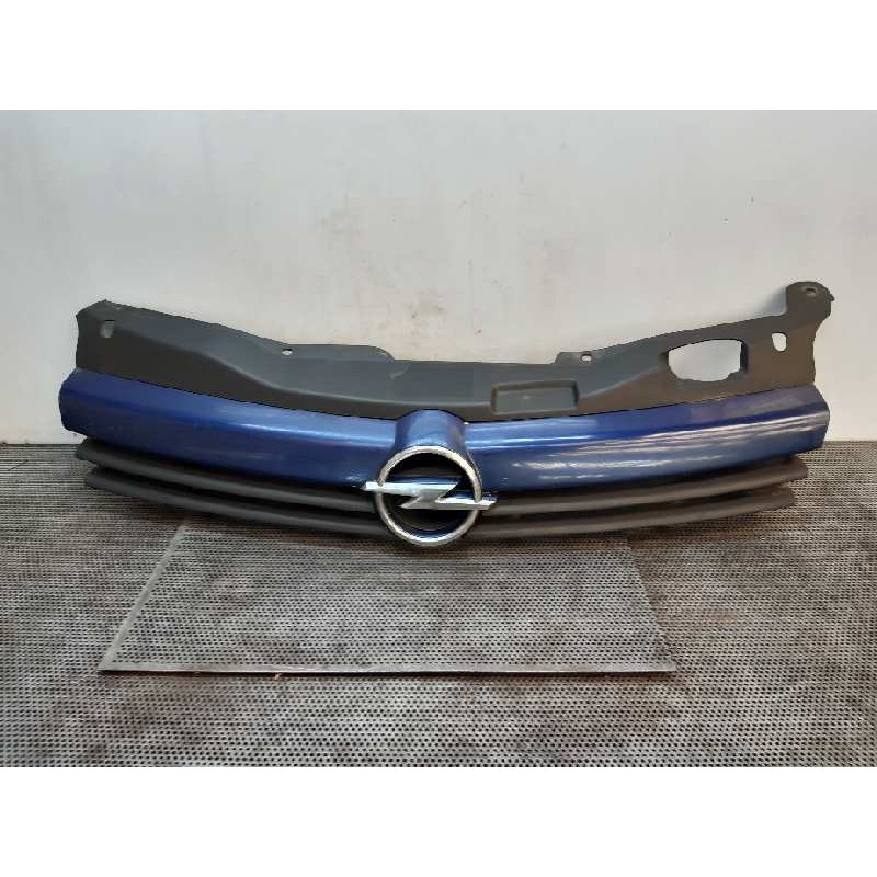 Recambio de rejilla delantera para opel astra h berlina cosmo referencia OEM IAM   