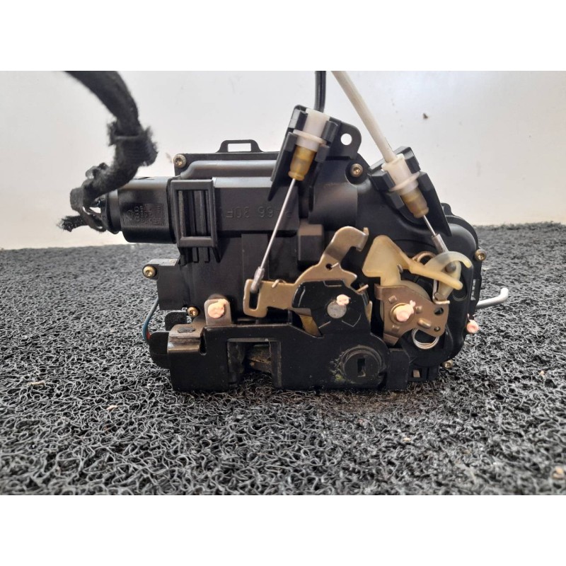 Recambio de cerradura puerta trasera derecha para audi allroad quattro (4b5) 2.5 tdi (132kw) referencia OEM IAM 4B083916G  
