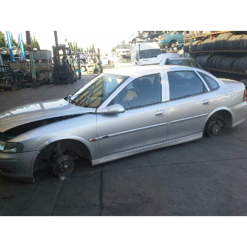 opel vectra b berlina del año 2000