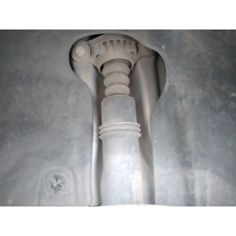 Recambio de amortiguador trasero izquierdo para peugeot 308 sw confort referencia OEM IAM   