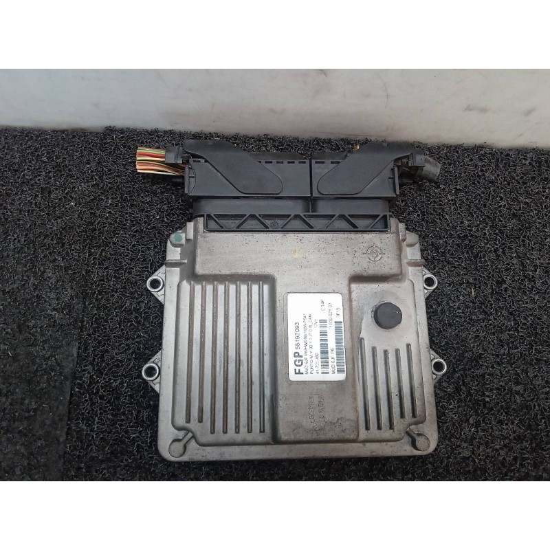Recambio de centralita motor uce para fiat punto berlina (188) 1.3 16v multijet feel referencia OEM IAM 55192093 7160002103 MAGN - Rojo