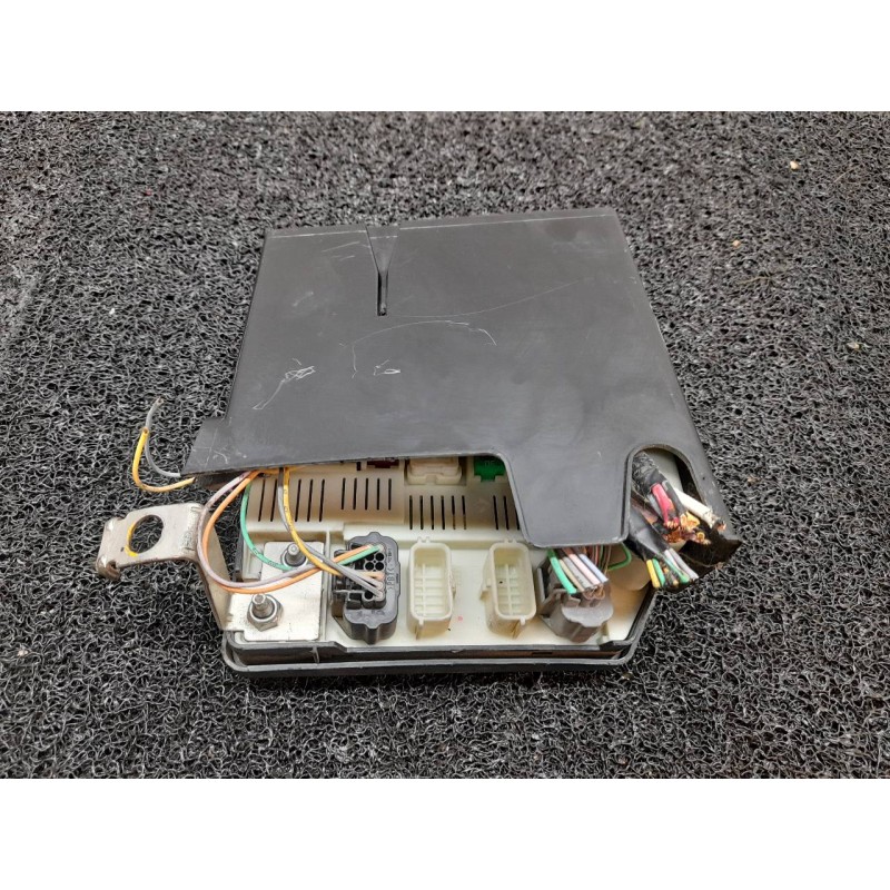 Recambio de caja reles / fusibles para renault kangoo furgón compact comfort referencia OEM IAM 8201044237 519220230 