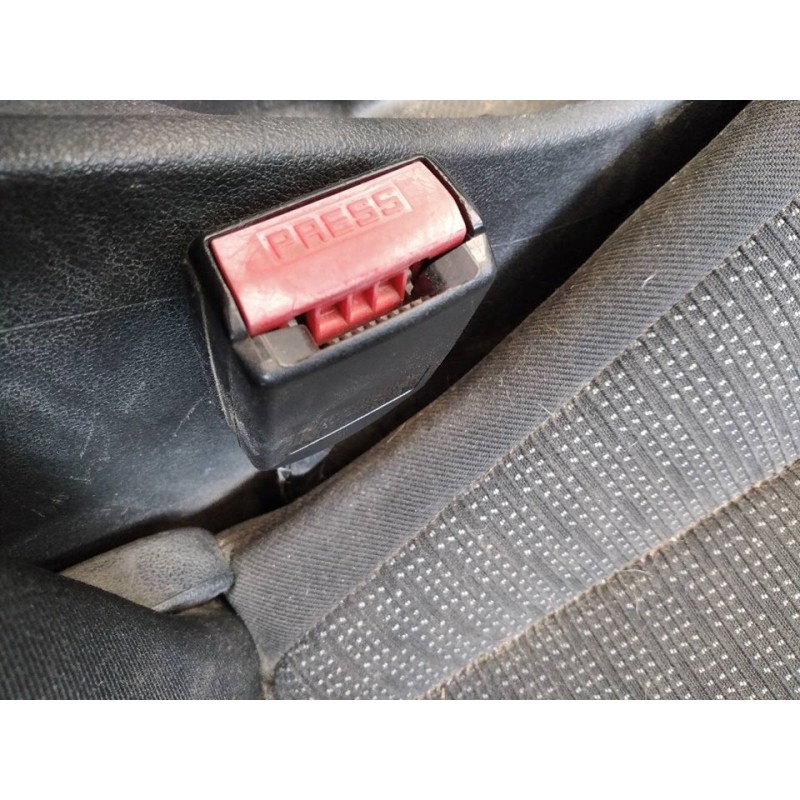 Recambio de enganche cinturon delantero derecho para peugeot 308 sw confort referencia OEM IAM   