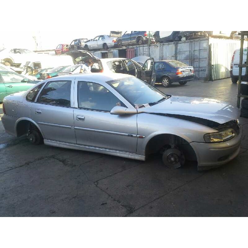 opel vectra b berlina del año 2000