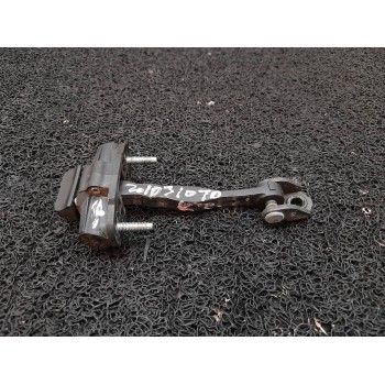 RETENEDOR PUERTA TRASERA DERECHA 