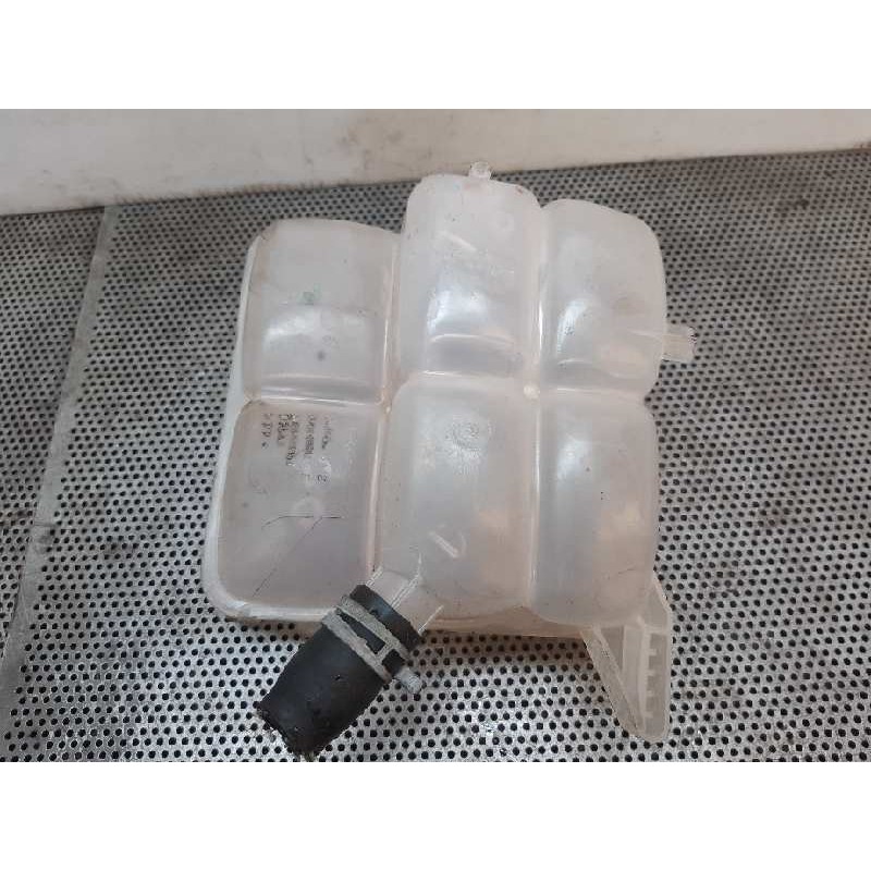 Recambio de deposito expansion para ford focus turn. (cb8) trend referencia OEM IAM 8V618K218AE 8V618K218DE AV418K218DA - Negro 5